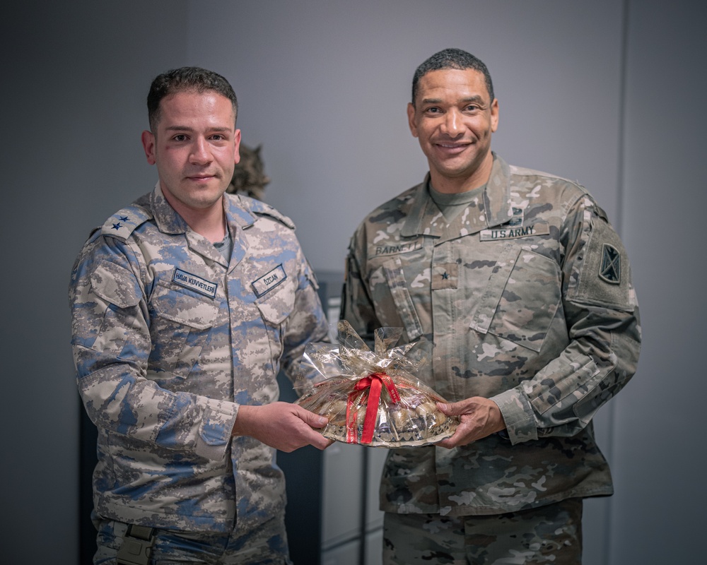 10TH AAMDC commanding general meets with Turkish Air Force during a site visit