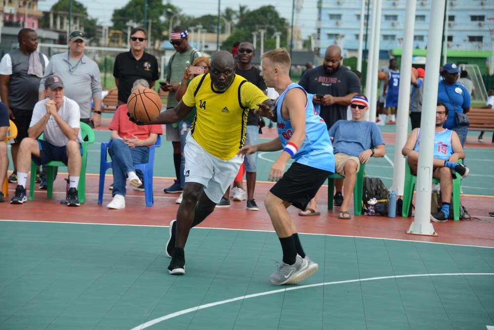 MSG, US embassy staff play basketball with the Liberian President