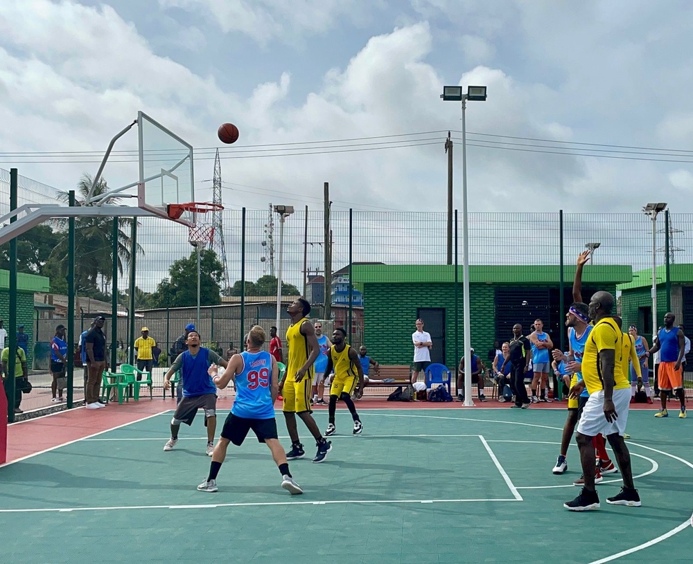 MSG, US embassy staff play basketball with the Liberian President