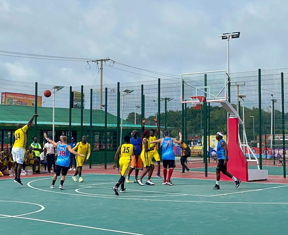 MSG, US embassy staff play basketball with the Liberian President