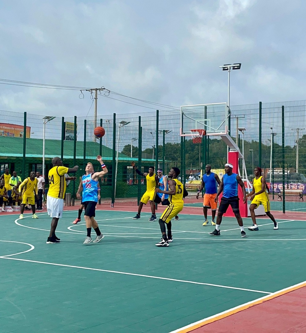 MSG, US embassy staff play basketball with the Liberian President