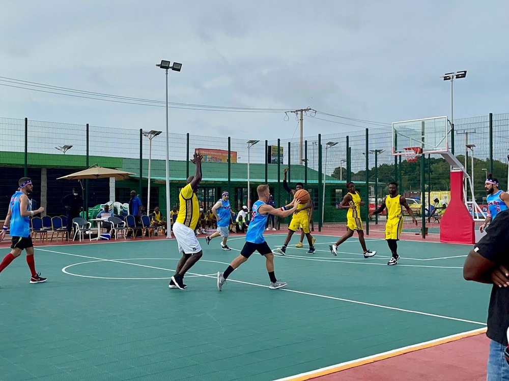 MSG, US embassy staff play basketball with the Liberian President