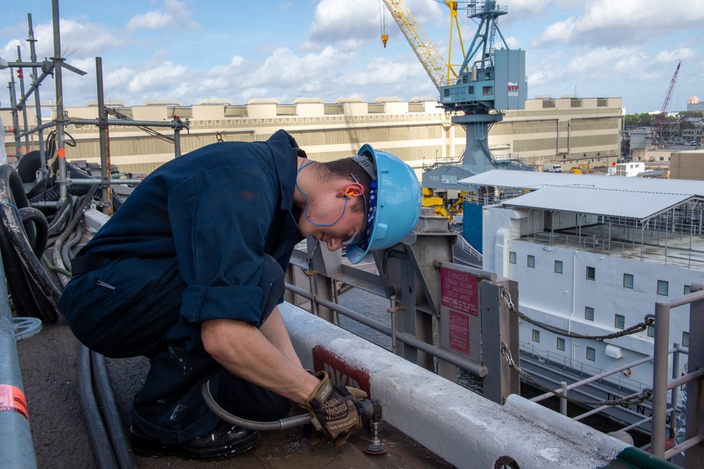 Ike Conducts Maintenance at Norfolk Naval Shipyard