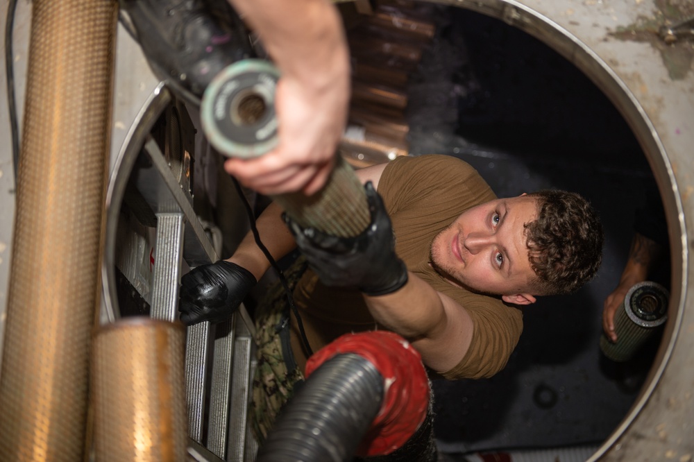 Ike Conducts Maintenance at Norfolk Naval Shipyard