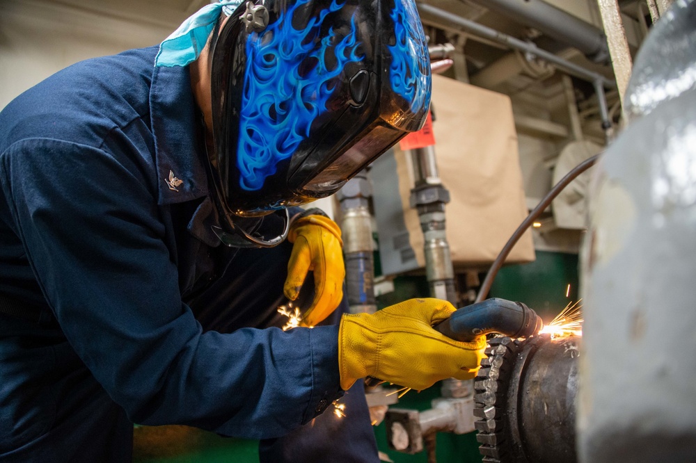 Ike Conducts Maintenance at Norfolk Naval Shipyard