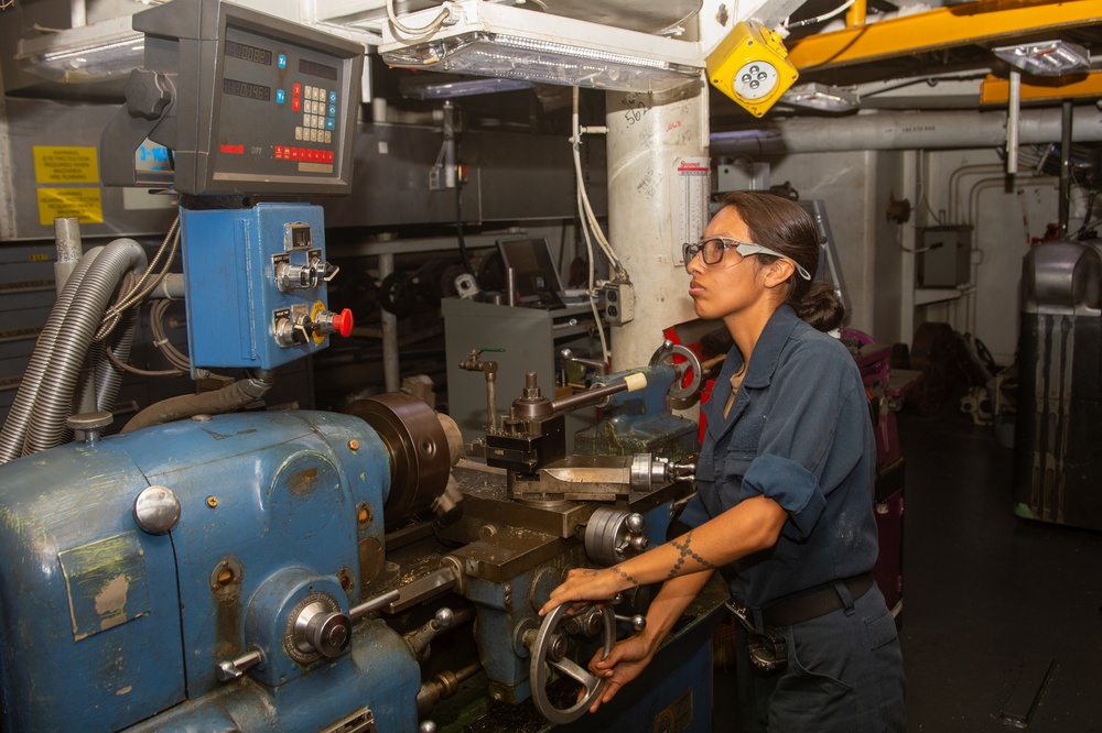 Ike Conducts Maintenance at Norfolk Naval Shipyard