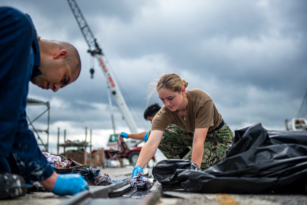 Ike Conducts Maintenance at Norfolk Naval Shipyard