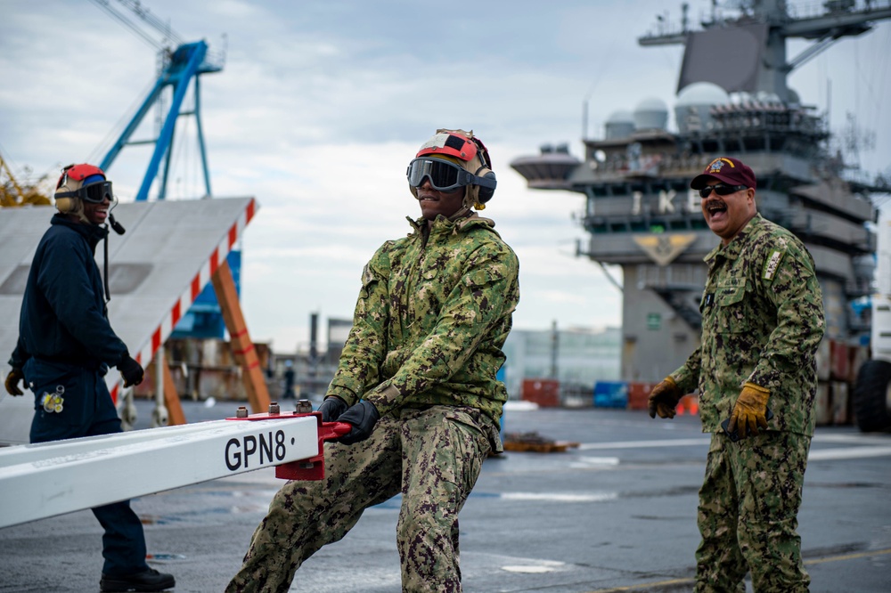 Ike Conducts Maintenance at Norfolk Naval Shipyard