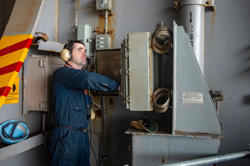 Ike Conducts Elevator Maintenance at Norfolk Naval Shipyard