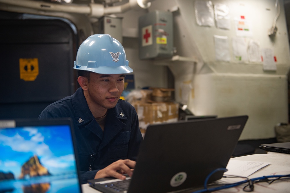 Ike Conducts Maintenance at Norfolk Naval Shipyard