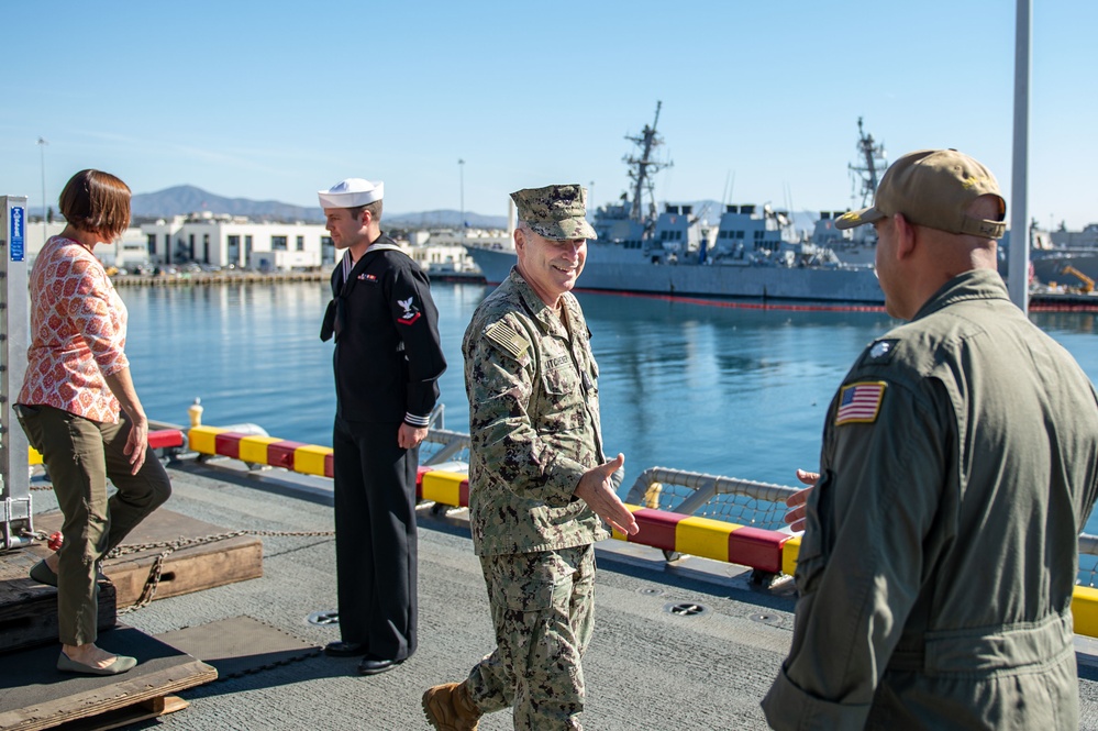 Vice Adm. Kitchener Serves Thanksgiving Meal aboard USS Boxer (LHD 4)