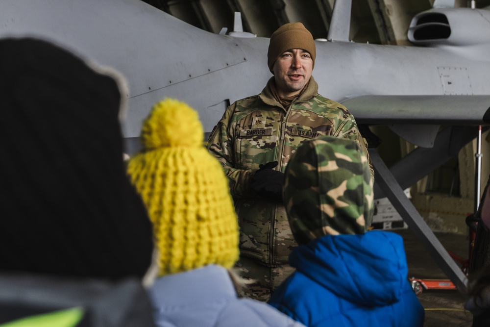 Maj Barber Teaches Pyrmus Elementary School about the Grey Eagle