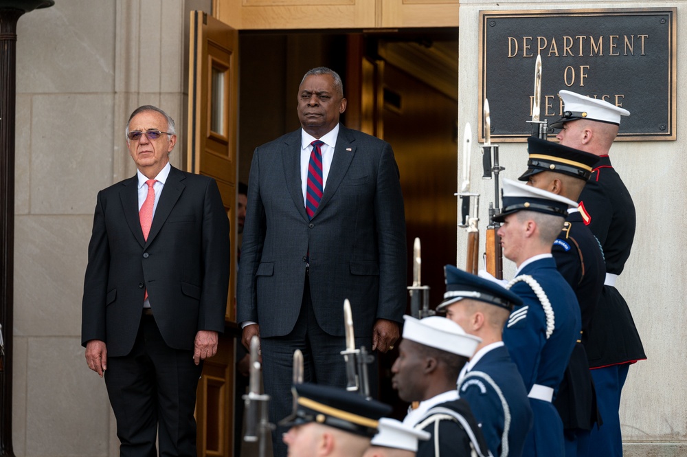 SECDEF Hosts Bilateral Engagement with Colombian Minister of National Defense