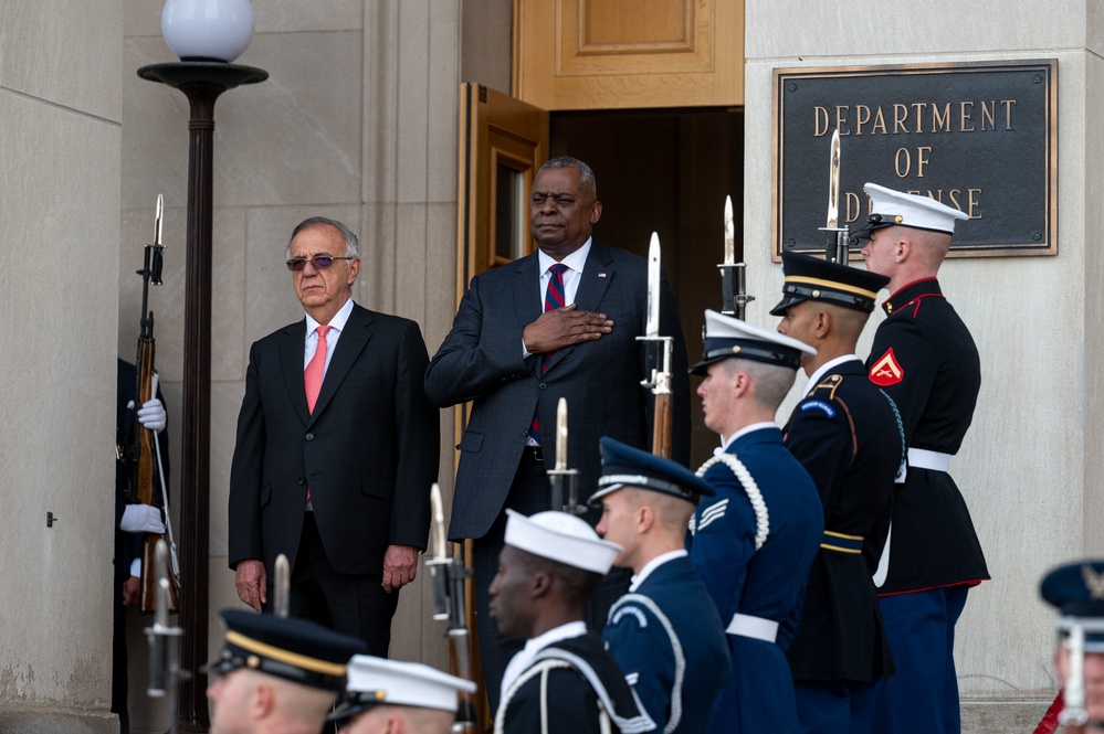 SECDEF Hosts Bilateral Engagement with Colombian Minister of National Defense