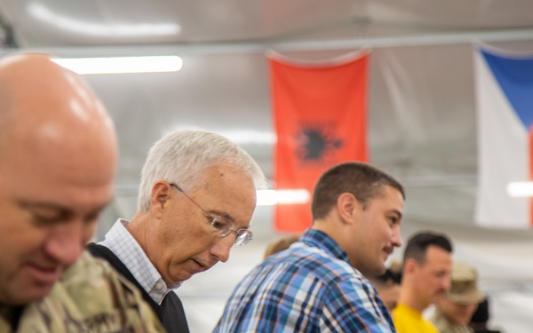 1st ID Brings the Holidays Overseas