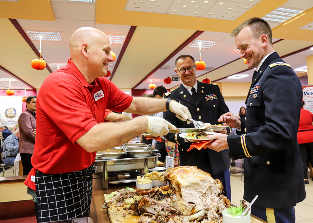 Slovak citizens invite V Corps Soldiers to large Thanksgiving celebration