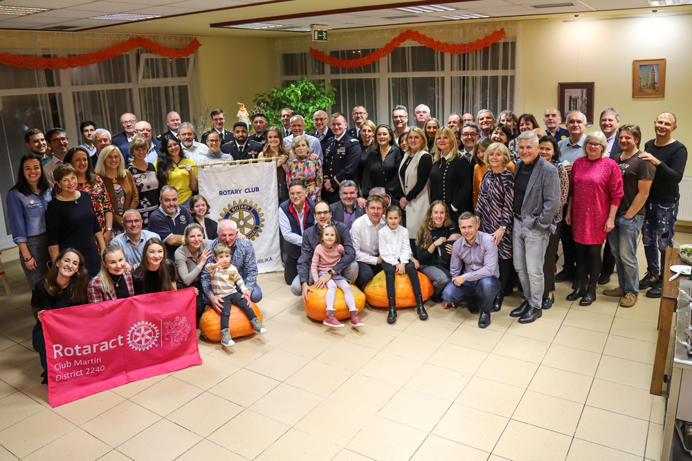 Slovak citizens invite V Corps Soldiers to large Thanksgiving celebration