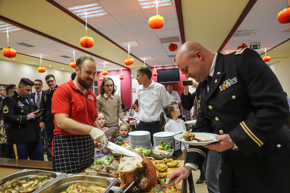 Slovak citizens invite V Corps Soldiers to large Thanksgiving celebration