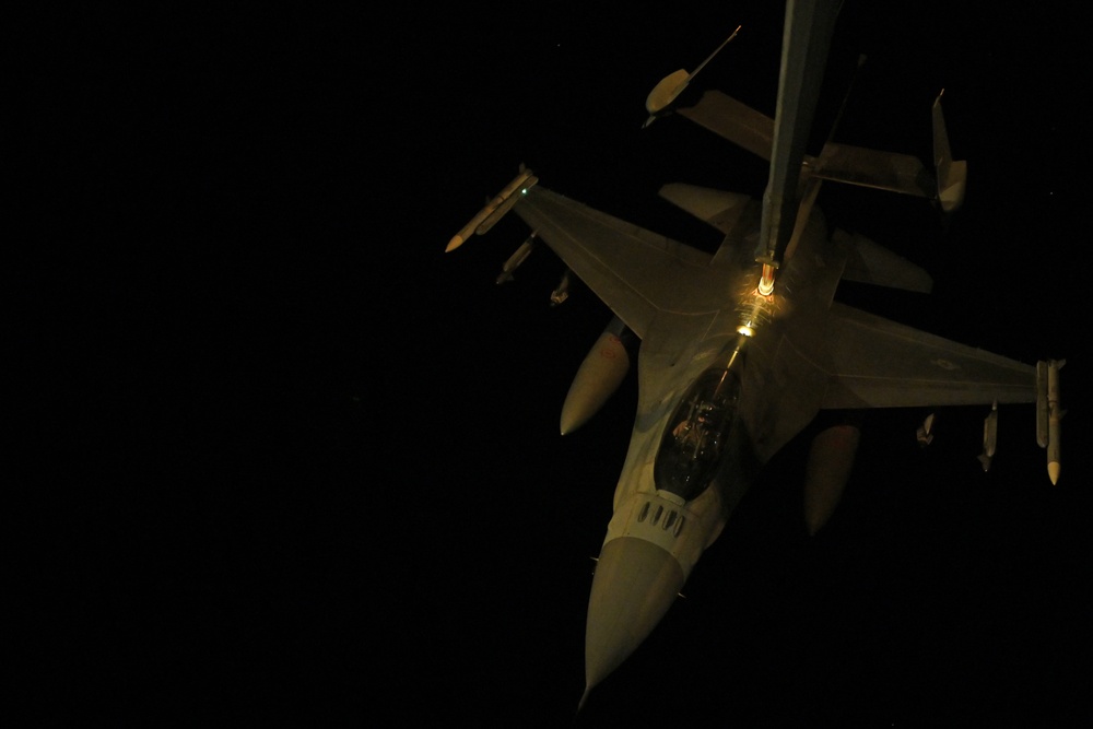 U.S. F-16s conduct OIR Presence Patrols