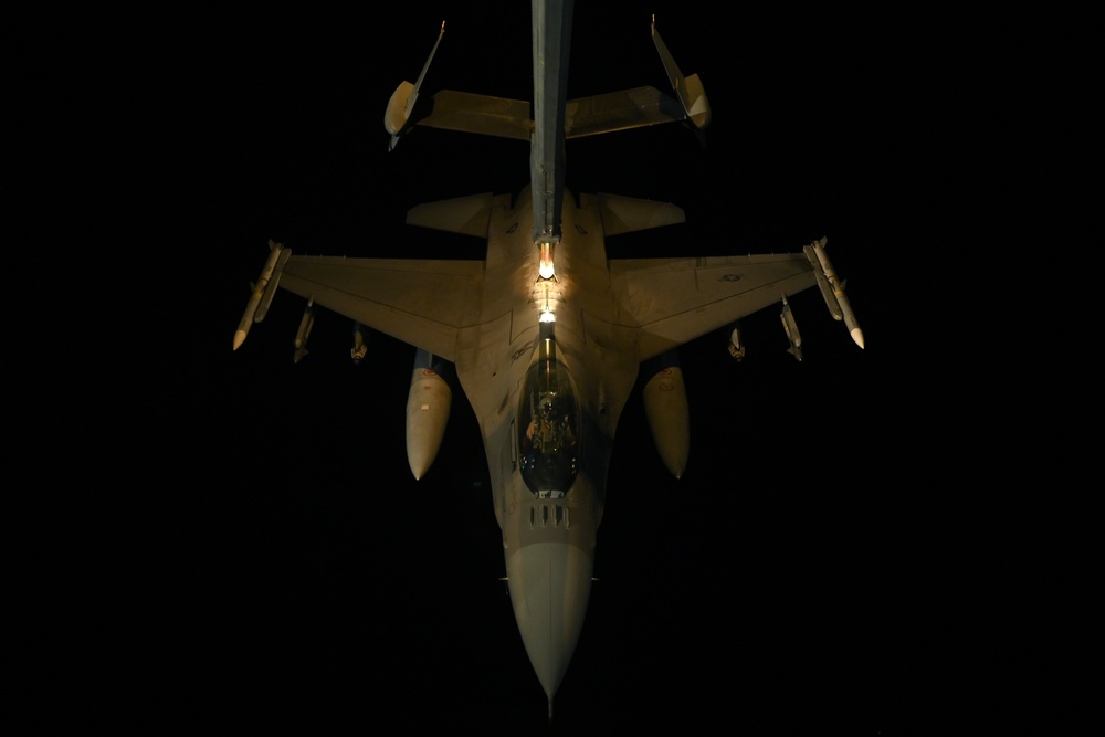 U.S. F-16s conduct OIR Presence Patrols