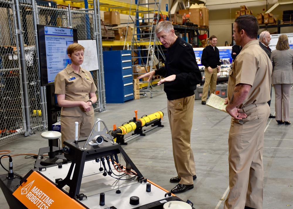 METOC Hosts Chief of Naval Research