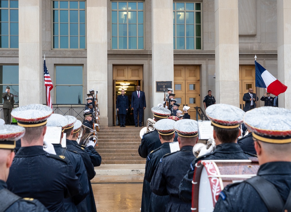 Secretary Austin hosts French Defense Minister Sebastien Lecornu