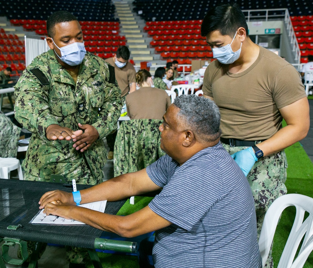 USNS Comfort medical site fully operational treating patients, Dominican Republic