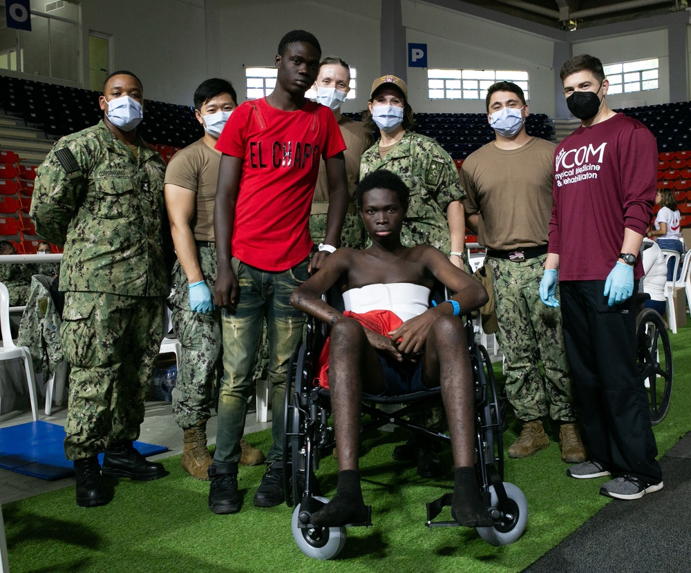 USNS Comfort medical site fully operational treating patients, Dominican Republic