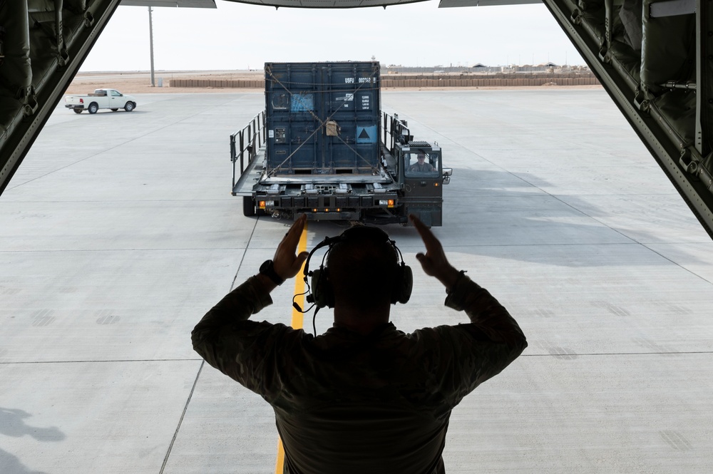 26th ERQS Conducts Combat Airlift Operation