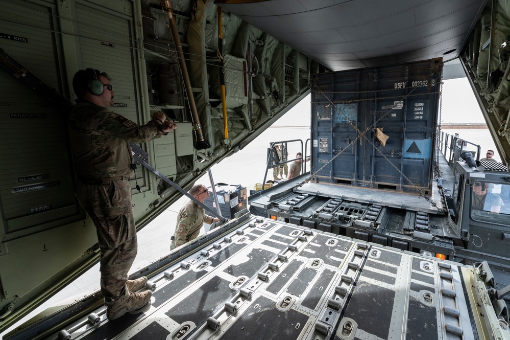 26th ERQS Conducts Combat Airlift Operation