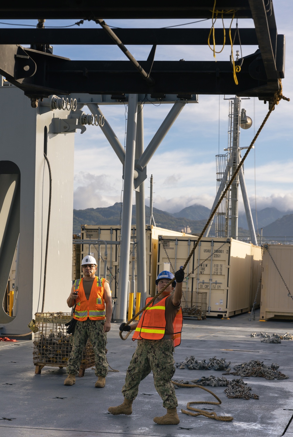 8th TSC offloads military vehicles from the U.S. Naval Ship Watson