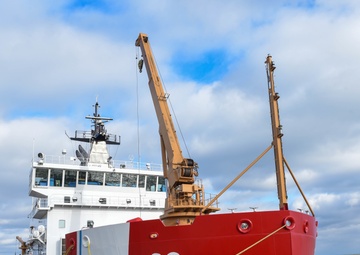 USCGC Mackinaw (WLBB 30) 2022 Christmas Tree Run