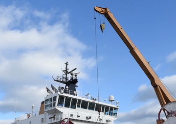 USCGC Mackinaw (WLBB 30) 2022 Christmas Tree Run