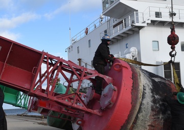 USCGC Mackinaw (WLBB 30) 2022 Christmas Tree Run