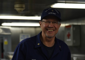 USCGC Mackinaw (WLBB 30) 2022 Christmas Tree Run