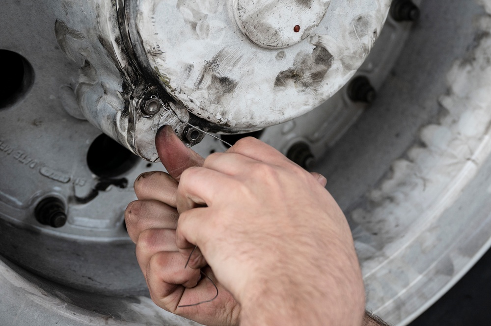 C-5M Galaxy tire and brake training