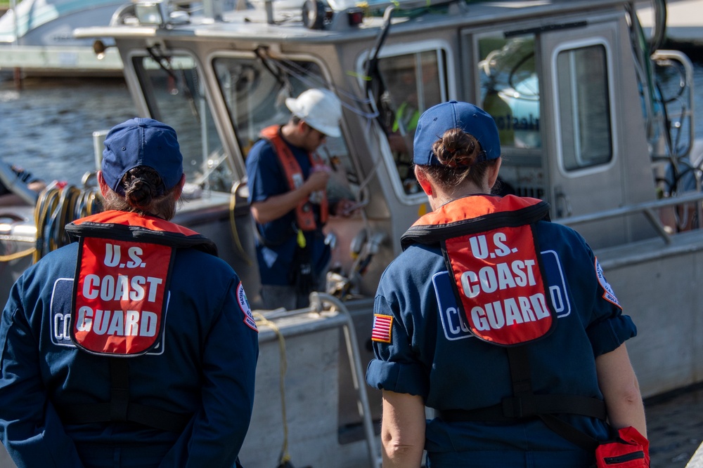 USCG Monitors Hurricane Ian Boat Operations