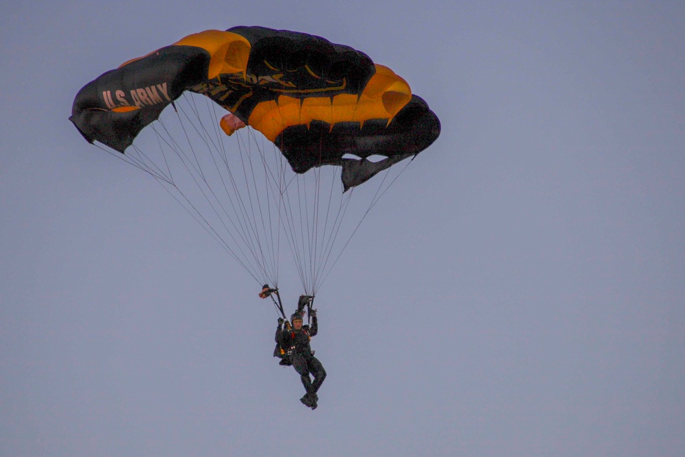 U.S. Army Golden Knights Perform at 49'ers Salute to Service Game