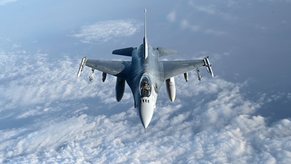 U.S., Dutch Exchange Pilot fly presence patrol in support of OIR