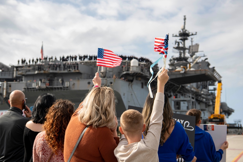 USS TRIPOLI RETURN TO HOMEPORT