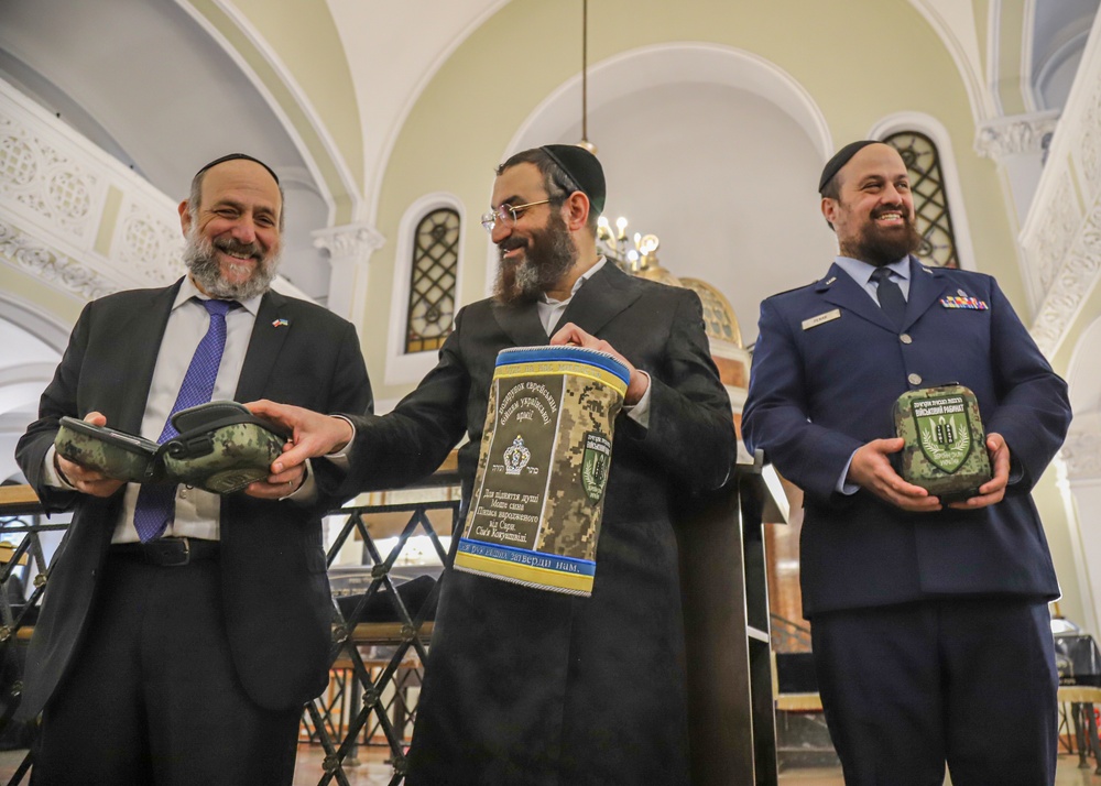 U.S. Military helps dedicate historic Torah Scroll to Ukrainian Army