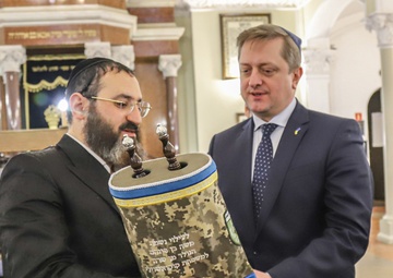 U.S. Military helps dedicate historic Torah Scroll to Ukrainian Army