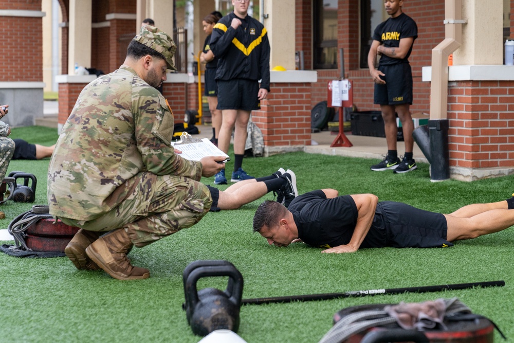 1st Signal Brigade Soldiers doing ACFT