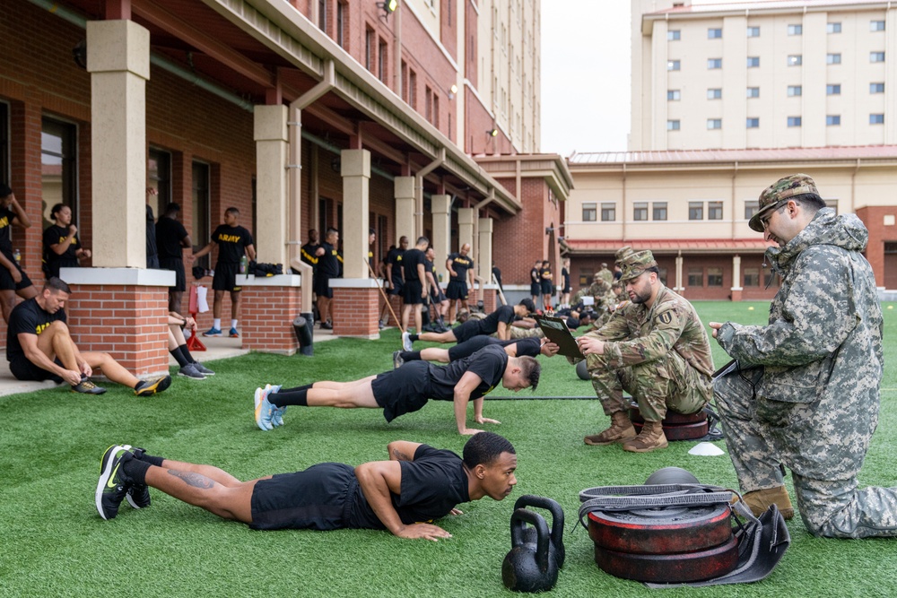 1st Signal Brigade Soldiers doing ACFT