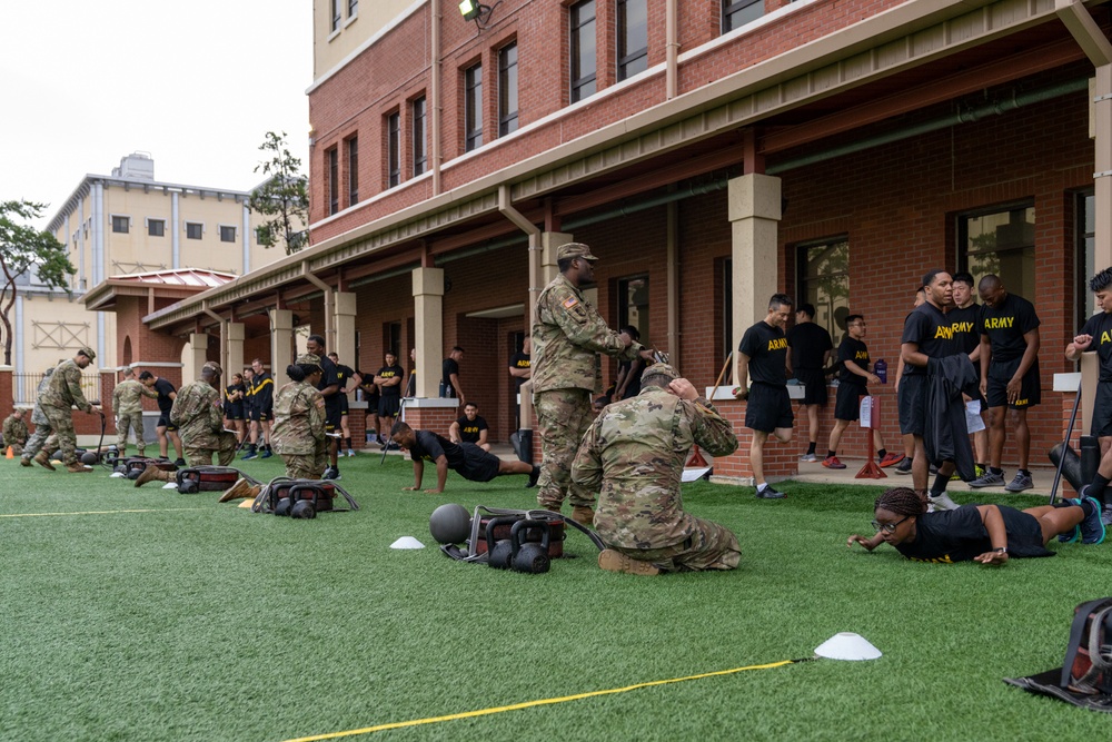 1st Signal Brigade Soldiers doing ACFT