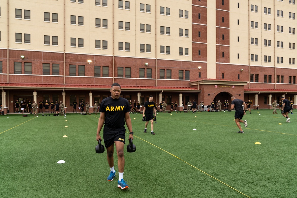 1st Signal Brigade Soldiers doing ACFT