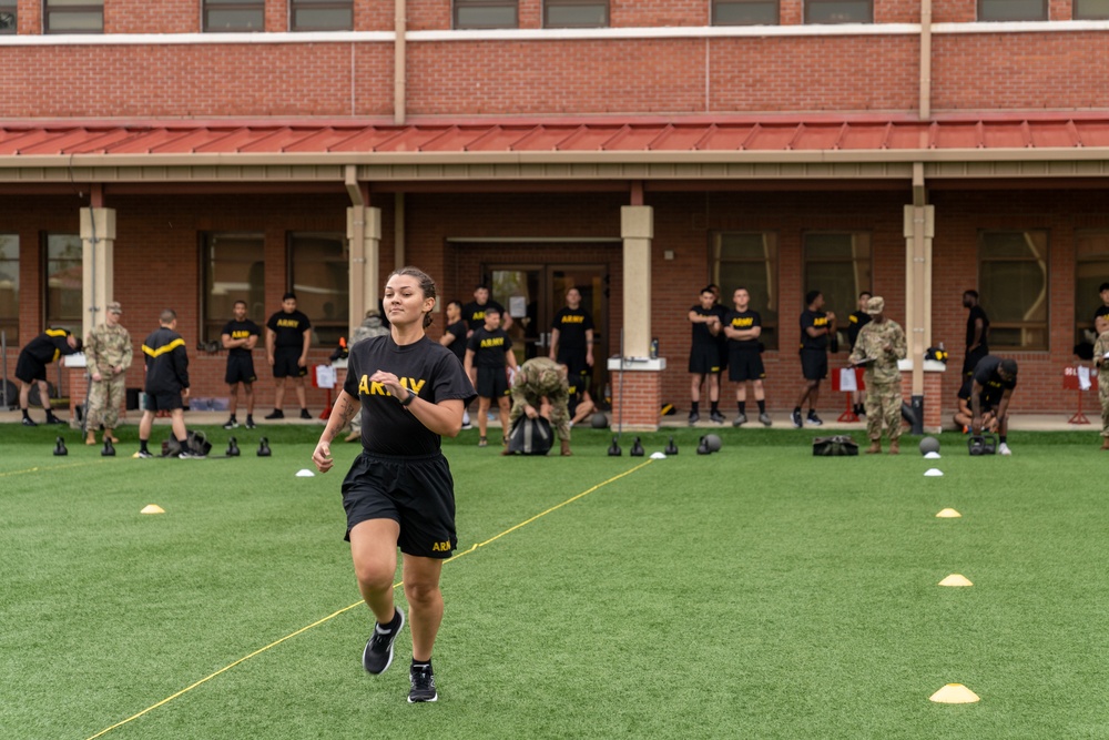 1st Signal Brigade Soldiers doing ACFT