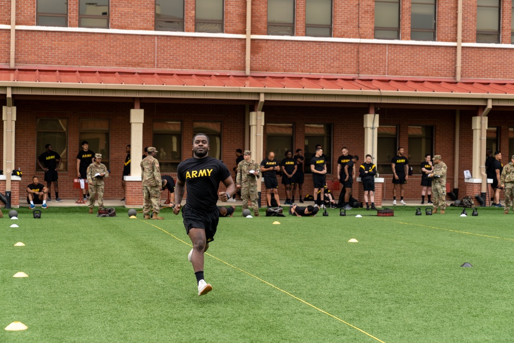 1st Signal Brigade Soldiers doing ACFT