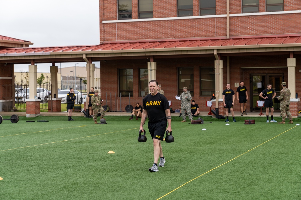 1st Signal Brigade Soldiers doing ACFT