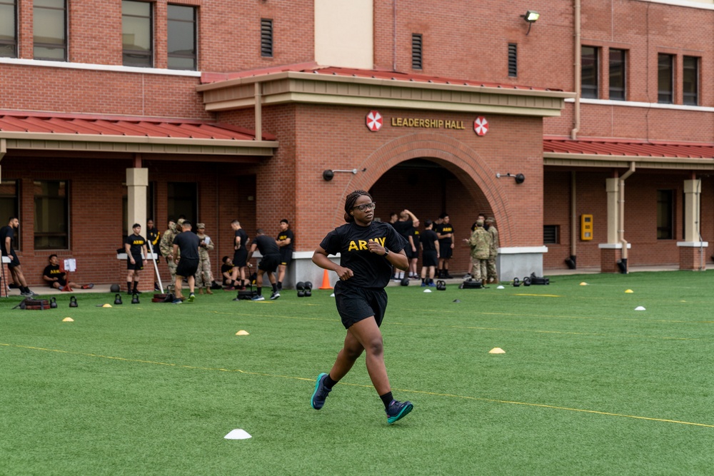 1st Signal Brigade Soldiers doing ACFT